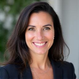 Dr. María Fernández